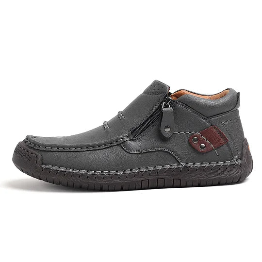 ⏰Zeitlich begrenzter Verkauf 70 % RABATT – Handgefertigte Slip-On-Fahrerstiefel aus hochwertigem Leder für Herren – breite Zehenpartie, Fußgewölbeunterstützung, wasserdicht, Druckentlastung, rutschfeste Sohle für Freizeit, Reisen und Outdoor