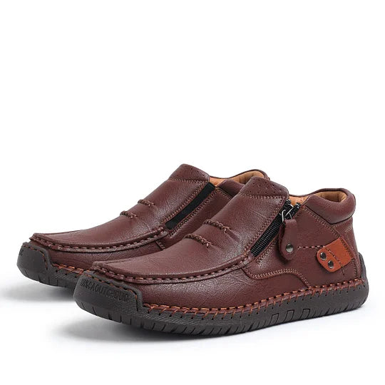 ⏰Zeitlich begrenzter Verkauf 70 % RABATT – Handgefertigte Slip-On-Fahrerstiefel aus hochwertigem Leder für Herren – breite Zehenpartie, Fußgewölbeunterstützung, wasserdicht, Druckentlastung, rutschfeste Sohle für Freizeit, Reisen und Outdoor