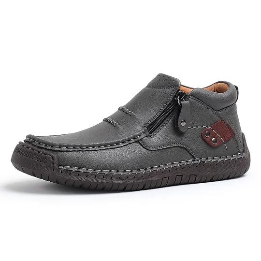 ⏰Zeitlich begrenzter Verkauf 70 % RABATT – Handgefertigte Slip-On-Fahrerstiefel aus hochwertigem Leder für Herren – breite Zehenpartie, Fußgewölbeunterstützung, wasserdicht, Druckentlastung, rutschfeste Sohle für Freizeit, Reisen und Outdoor