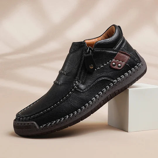 ⏰Zeitlich begrenzter Verkauf 70 % RABATT – Handgefertigte Slip-On-Fahrerstiefel aus hochwertigem Leder für Herren – breite Zehenpartie, Fußgewölbeunterstützung, wasserdicht, Druckentlastung, rutschfeste Sohle für Freizeit, Reisen und Outdoor